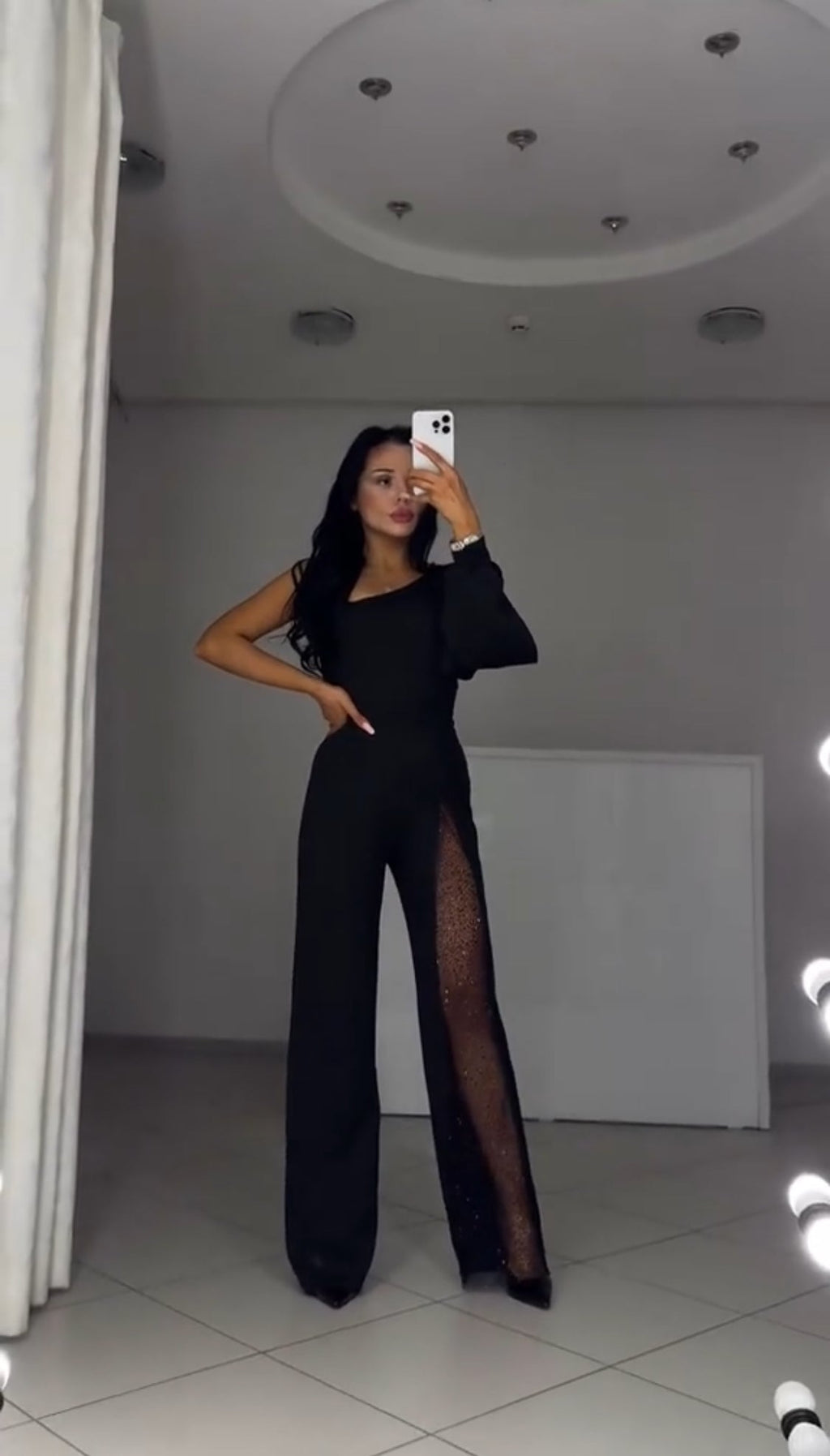 MONO ELEGANTE CON BRILLOS
